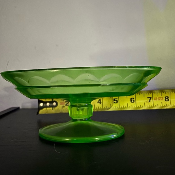 Green Uranium Banana Split Glass Pedestal Dish - Picture 6 of 6